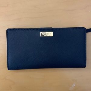 Kate spade navy blue wallet!! Good condition! Light use.